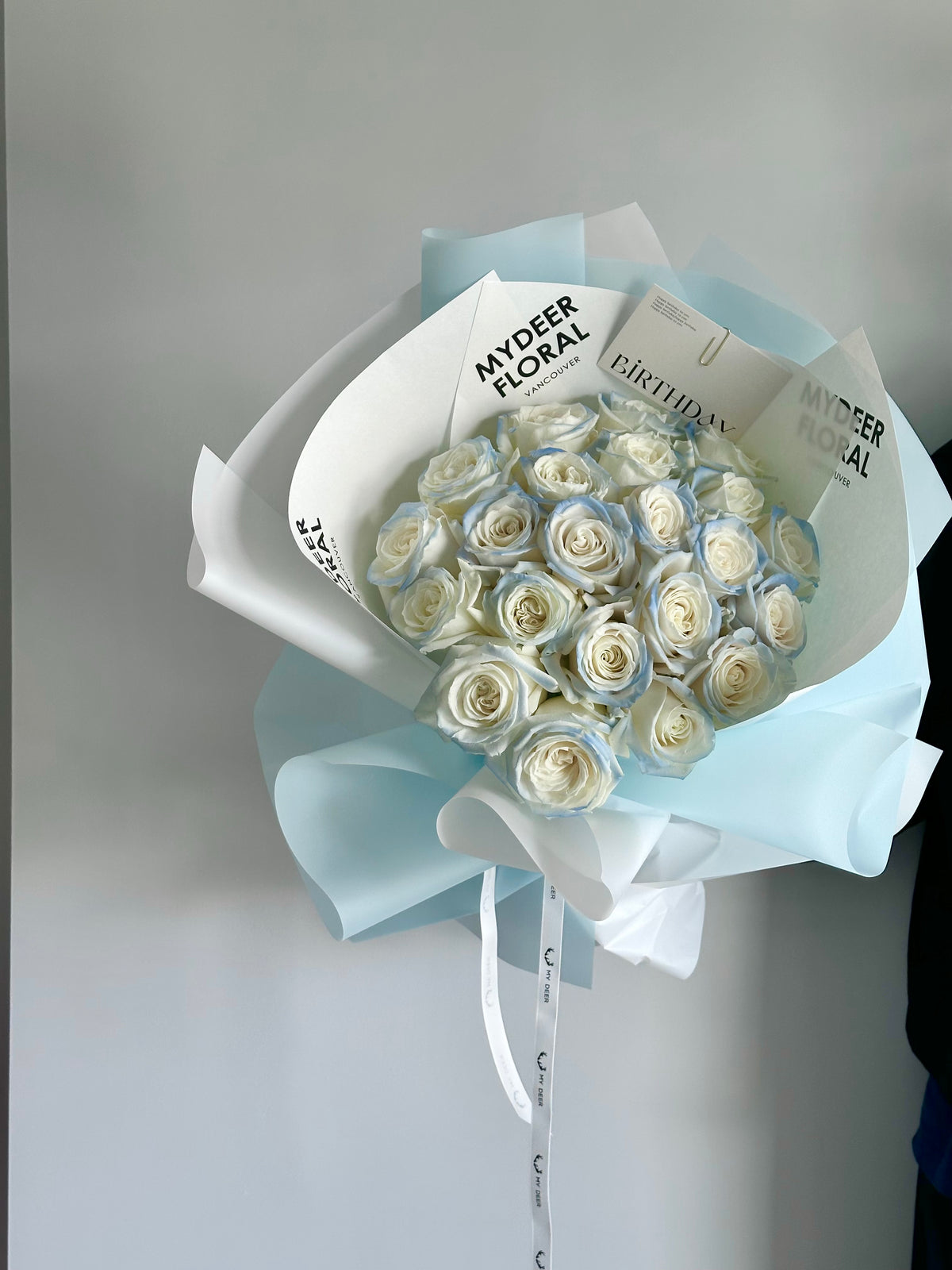 碎冰蓝玫瑰花束 | Tinted Blue Roses