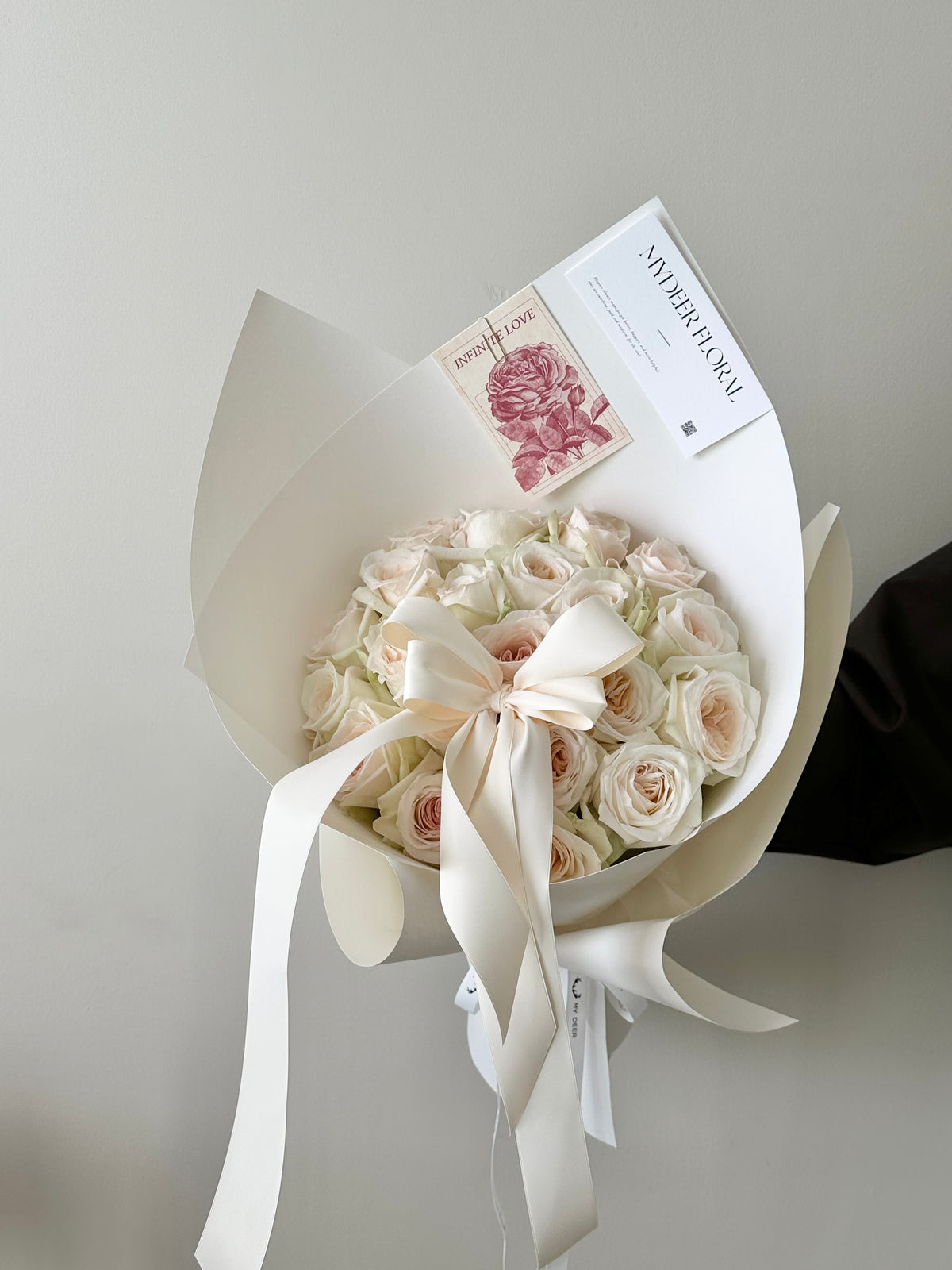 白荔枝玫瑰花束｜White O'hara Bouquet