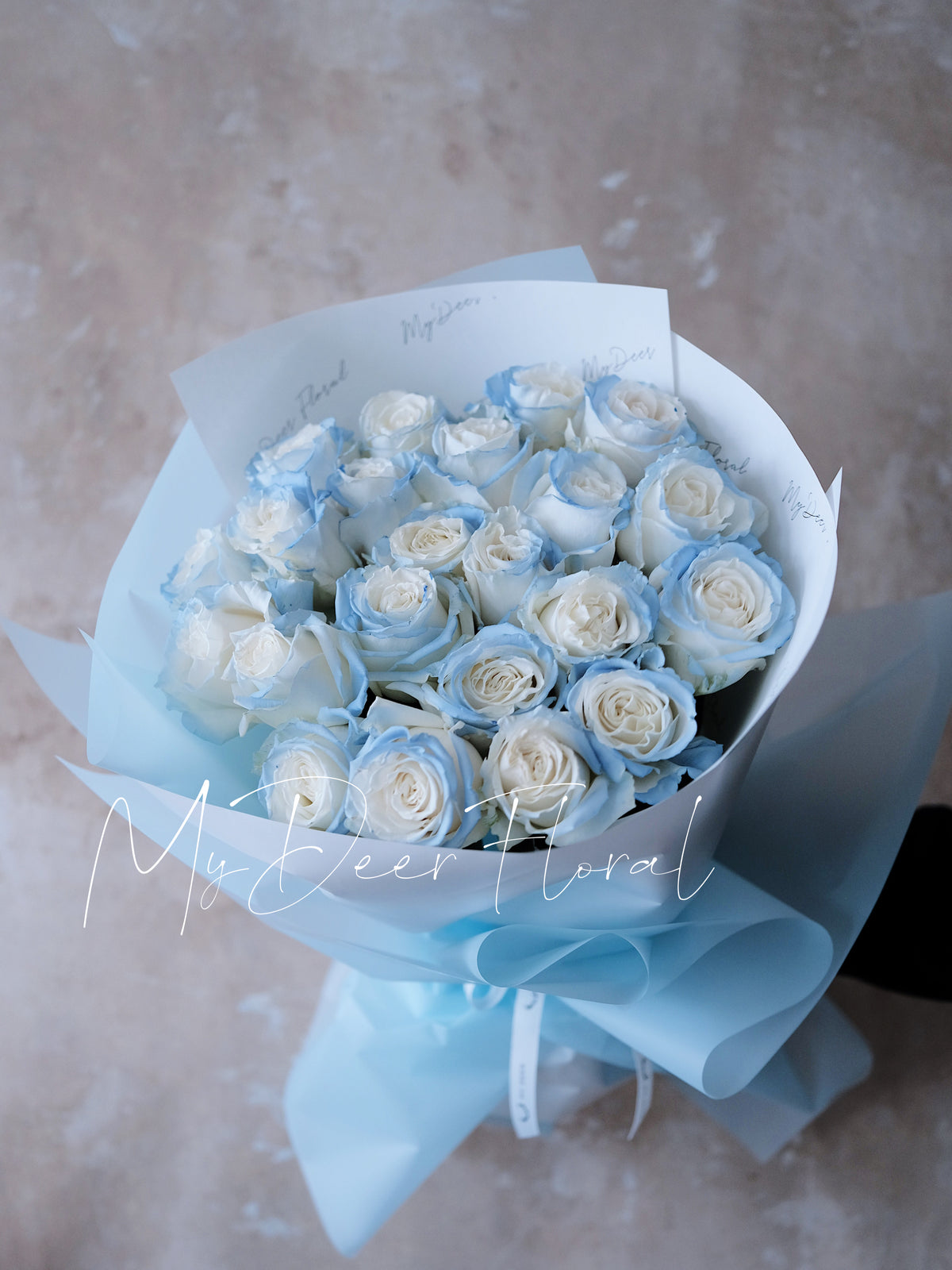 碎冰蓝玫瑰花束 | Tinted Blue Roses