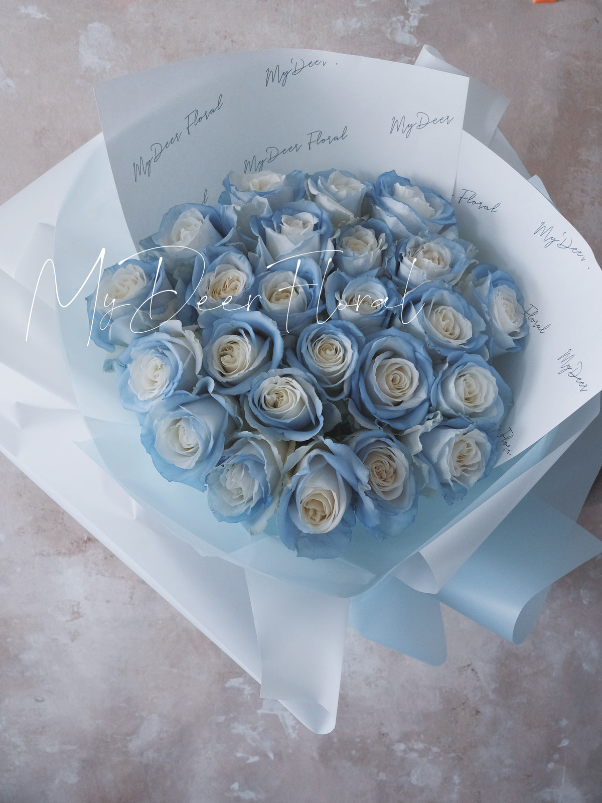 碎冰蓝玫瑰花束 | Tinted Blue Roses